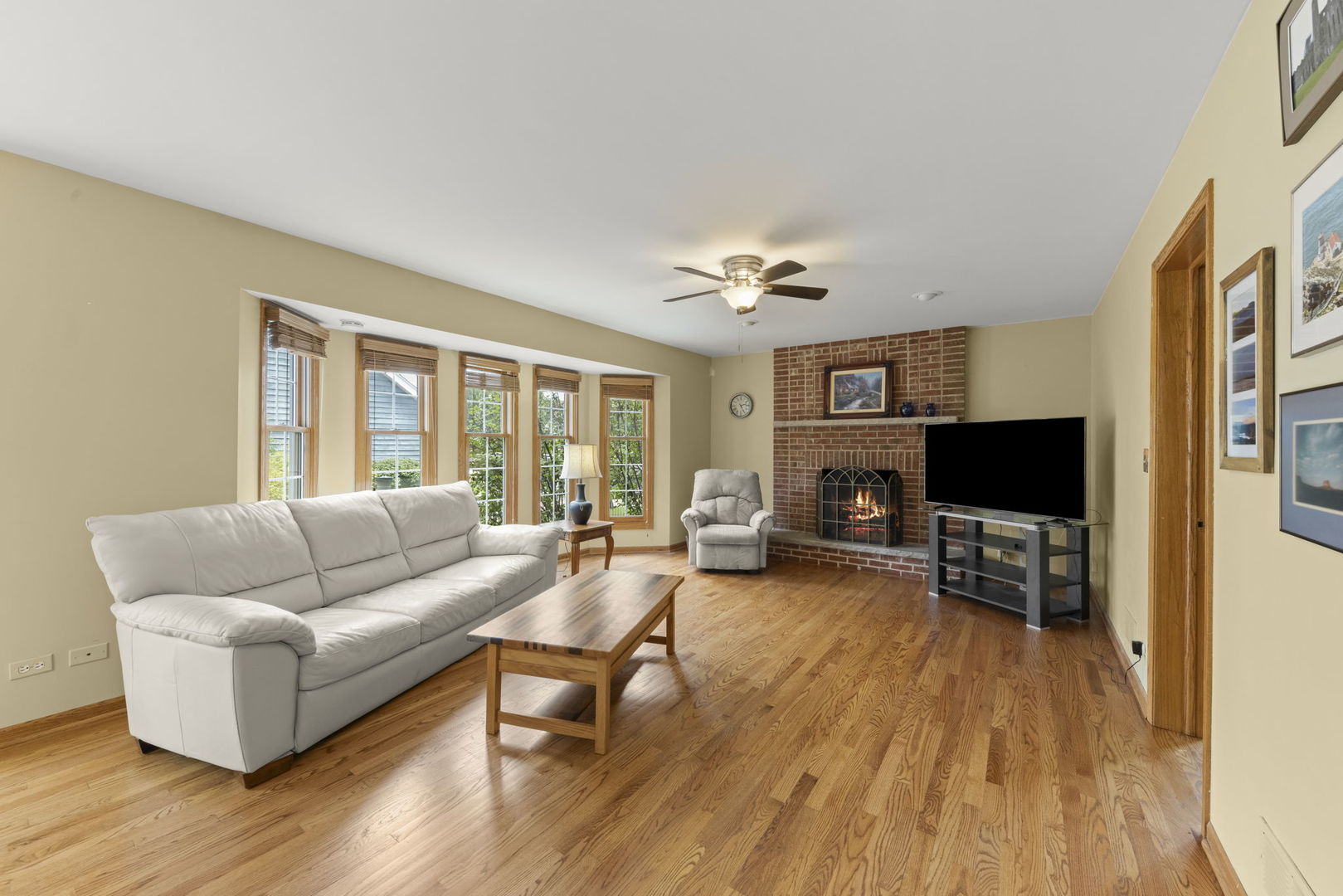 1n145 Glenrise Court Property Photo 14
