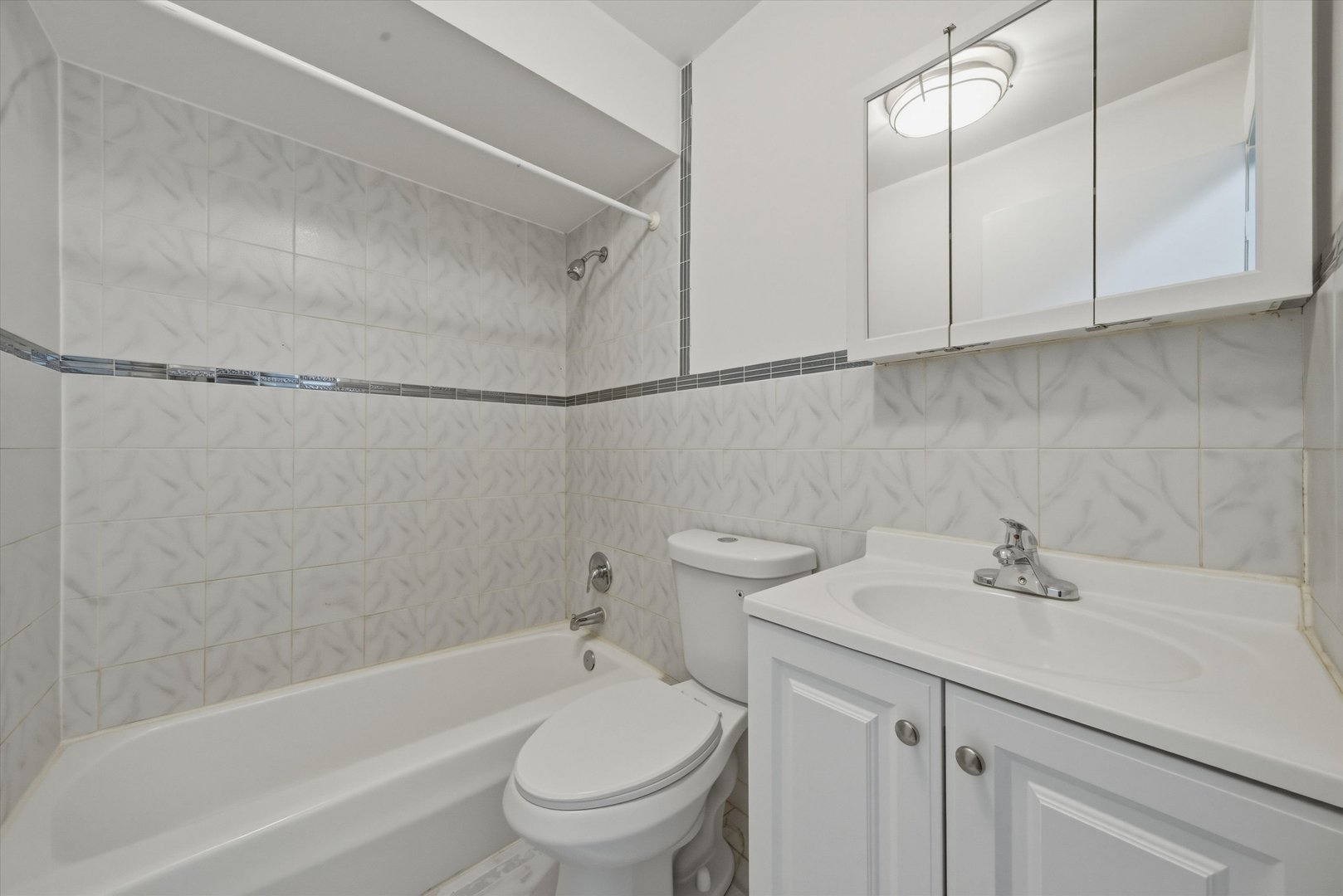 6921 N Ashland Boulevard 3a Property Photo 15