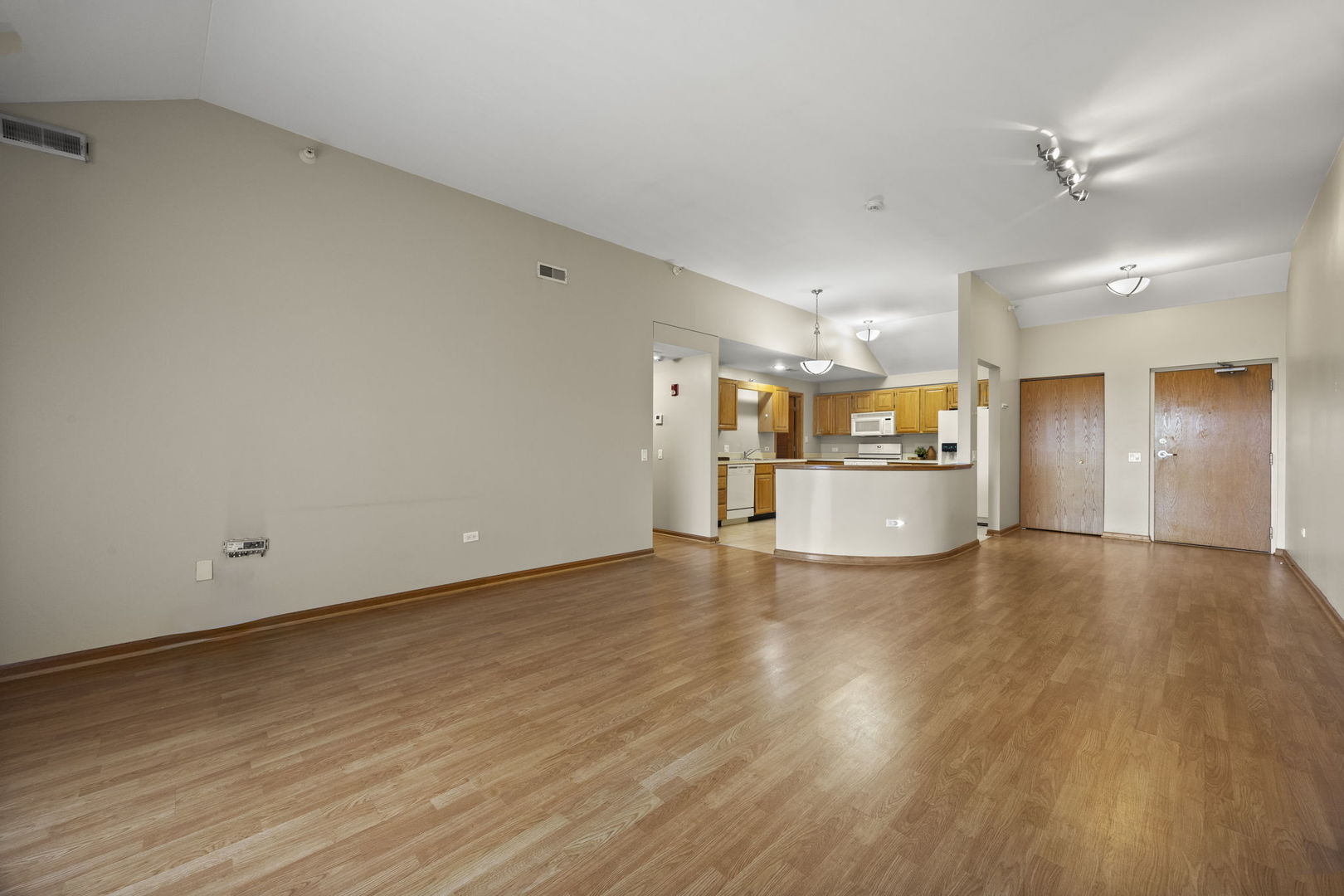 2020 Saint Regis Drive 605 Property Photo 5