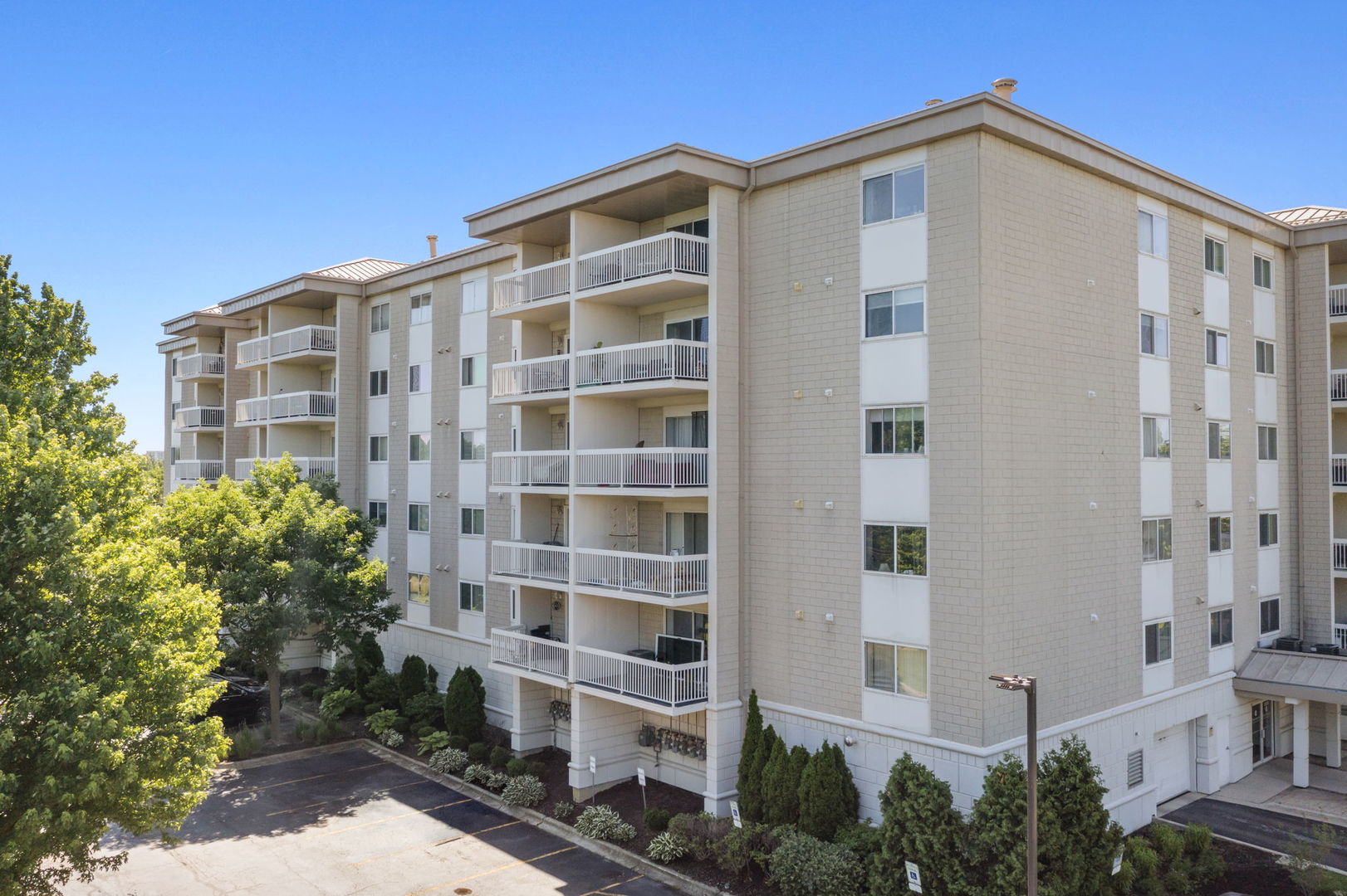 2020 Saint Regis Drive 605 Property Photo 12