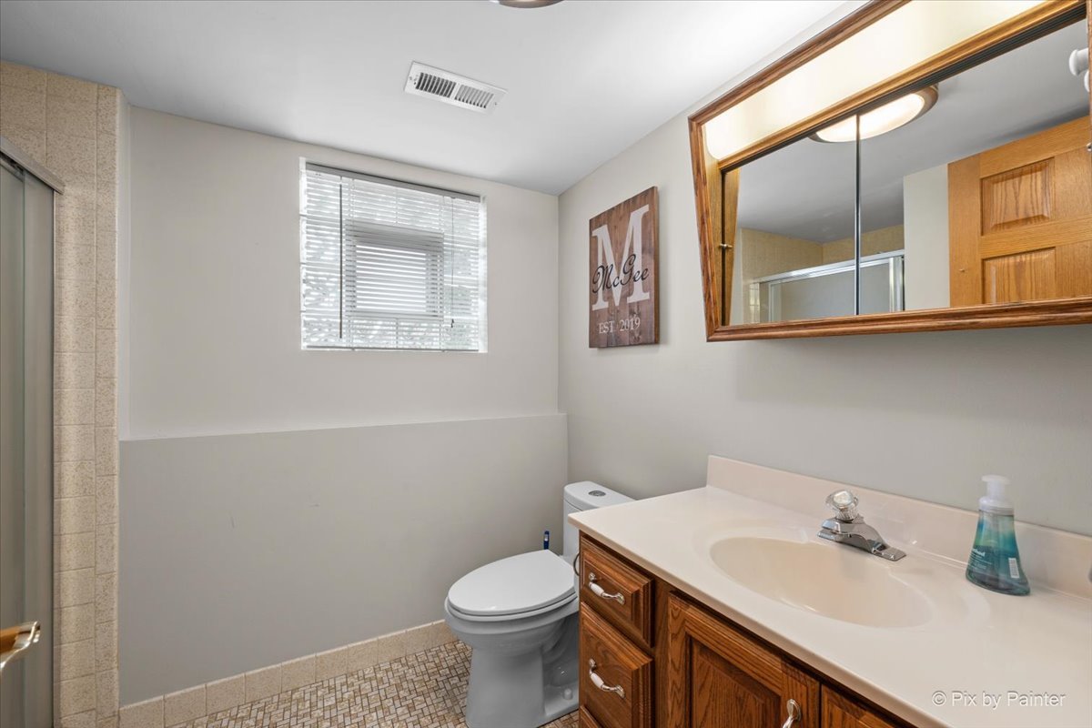 233 S Western Avenue Property Photo 15