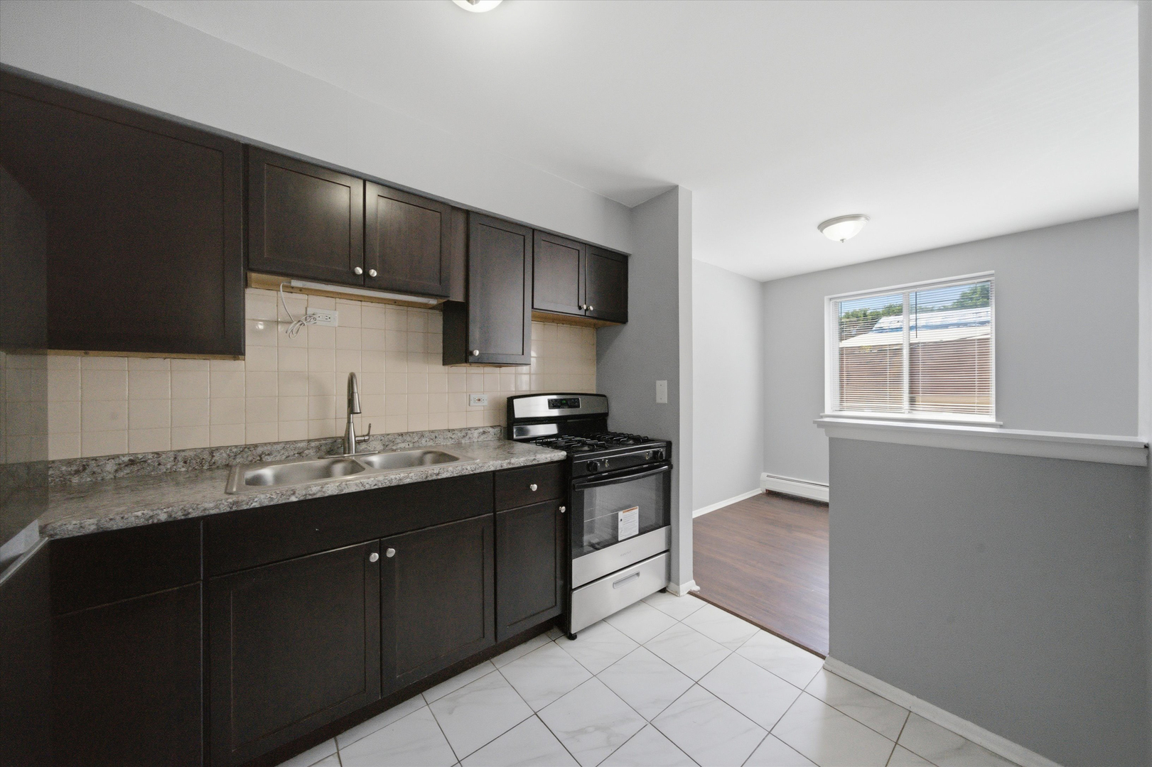7320 N Rogers Avenue 210 Property Photo 4