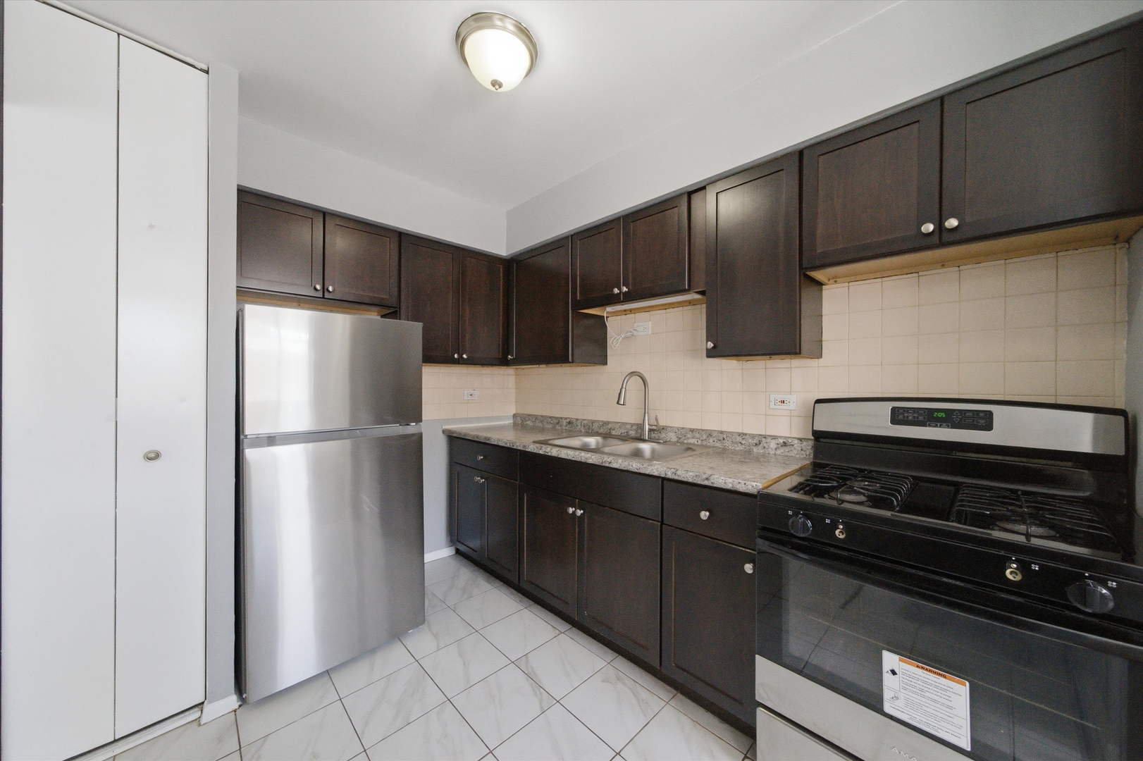 7320 N Rogers Avenue 210 Property Photo 5