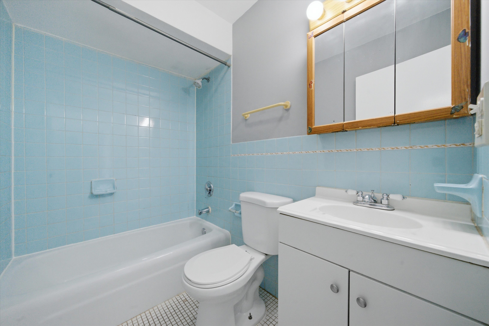 7320 N Rogers Avenue 210 Property Photo 10