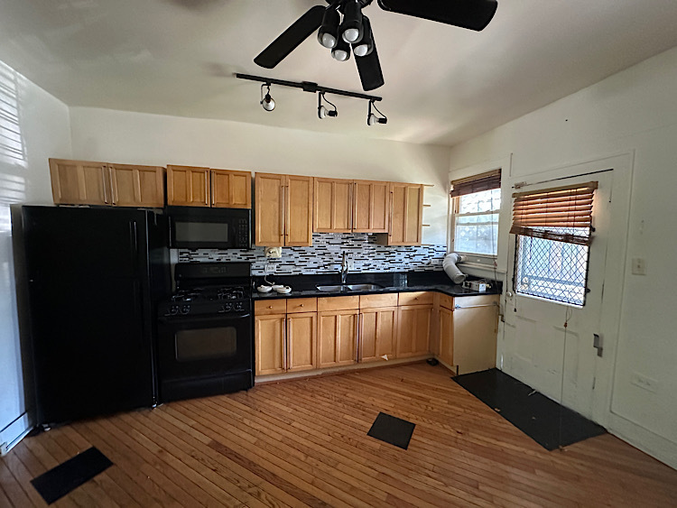 10509 S Corliss Avenue Property Photo 4