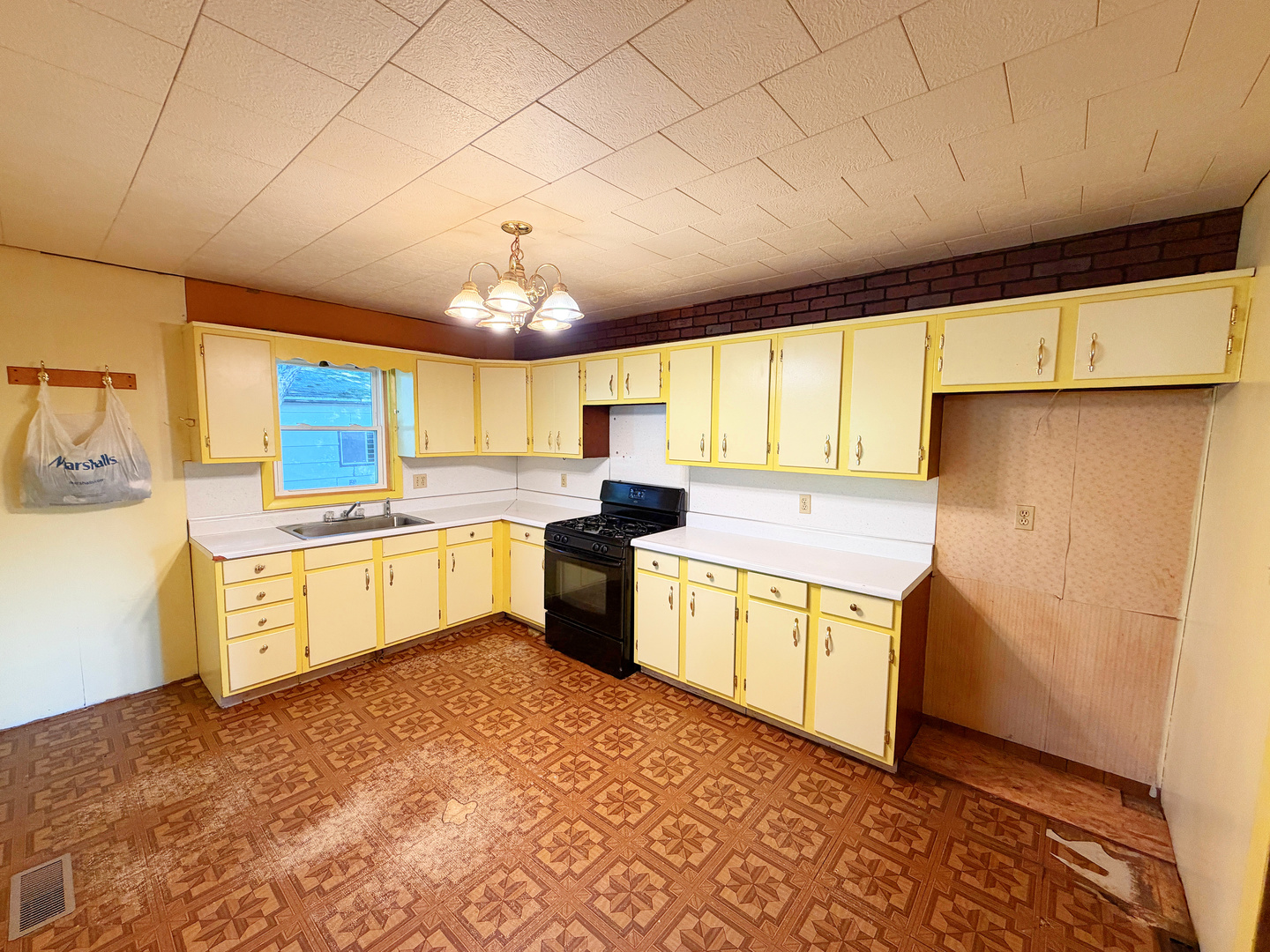1402 N Sterling Street Property Photo 6