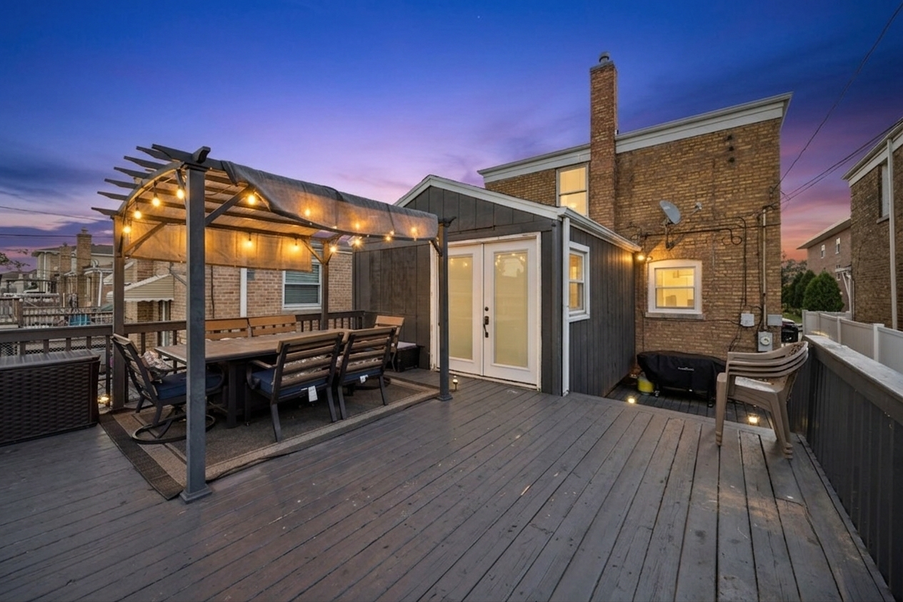 6118 S Austin Avenue Property Photo 3