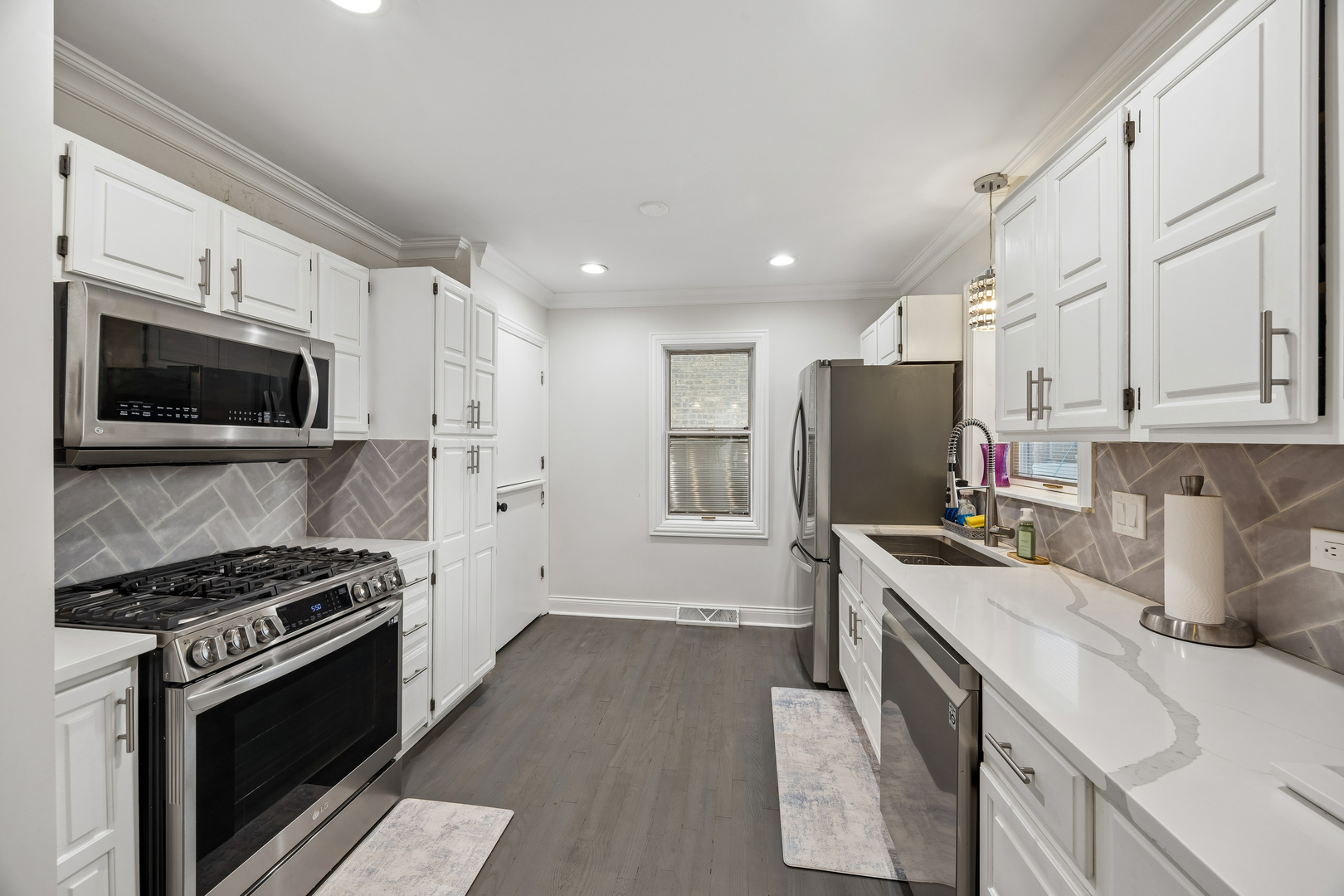 6118 S Austin Avenue Property Photo 6