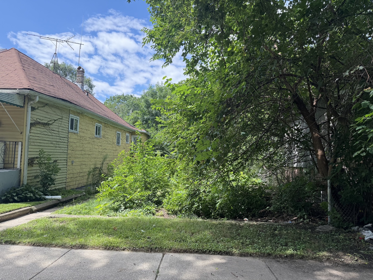 8032 S MANISTEE Avenue Property Photo 1