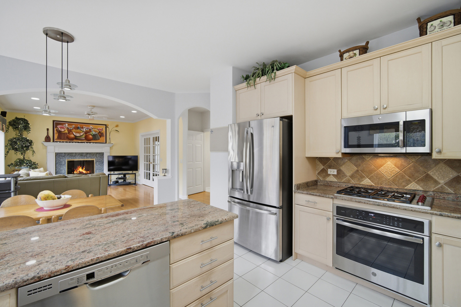 9254 Nagle Avenue Property Photo 8