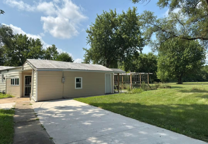800 Lavern Avenue Property Photo 1