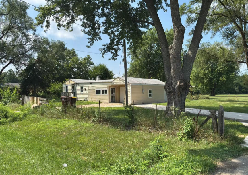 800 Lavern Avenue Property Photo 2