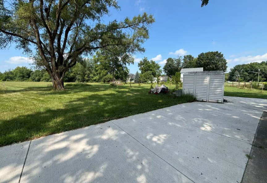 800 Lavern Avenue Property Photo 3