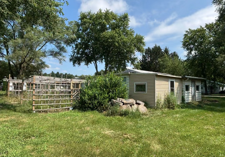 800 Lavern Avenue Property Photo 8