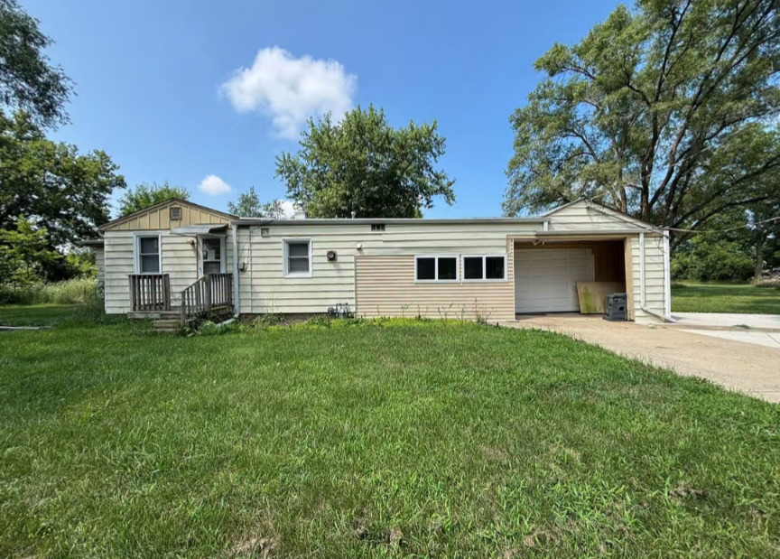 800 Lavern Avenue Property Photo 9