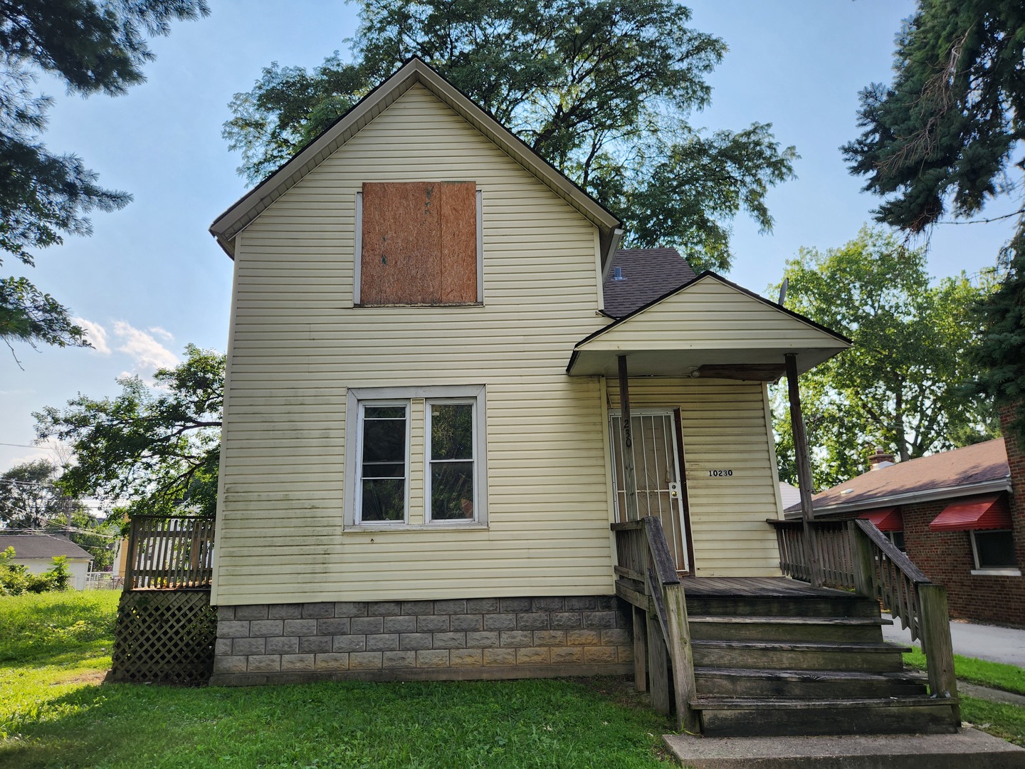 10230 S Lowe Avenue Property Photo 1
