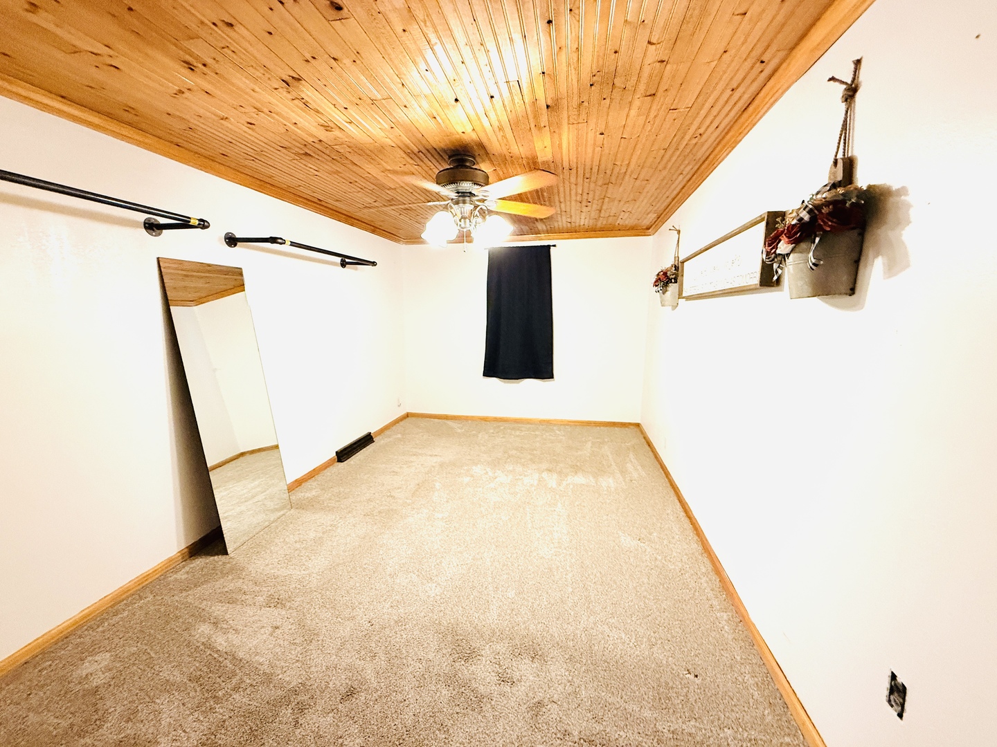 575 E Main Street Property Photo 9