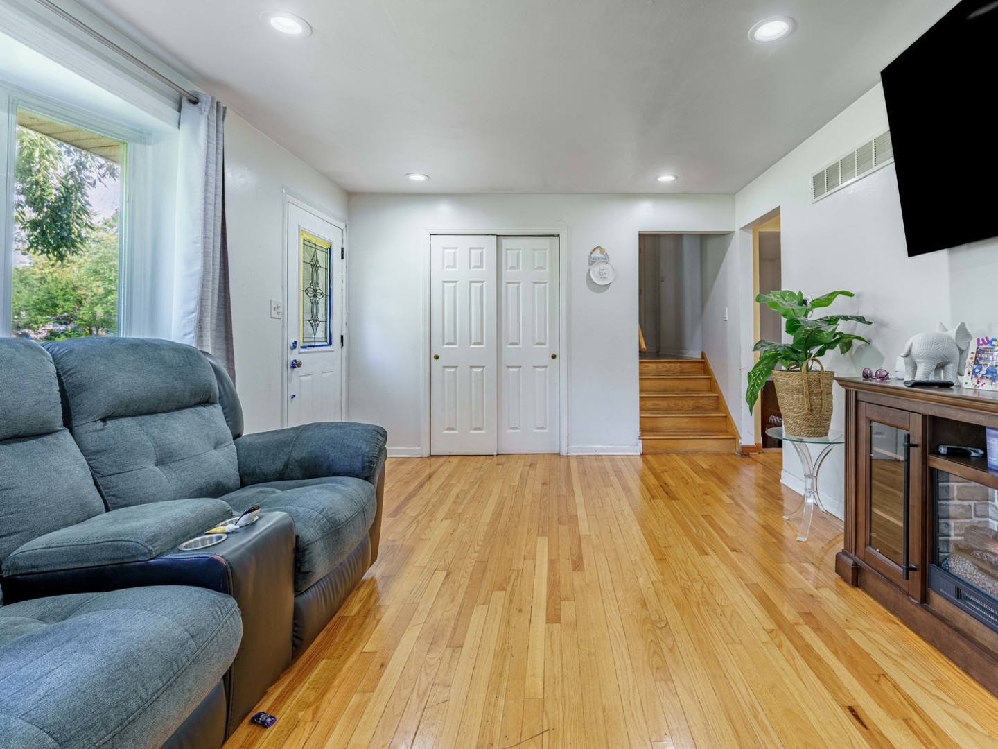 2n565 Euclid Avenue Property Photo 4