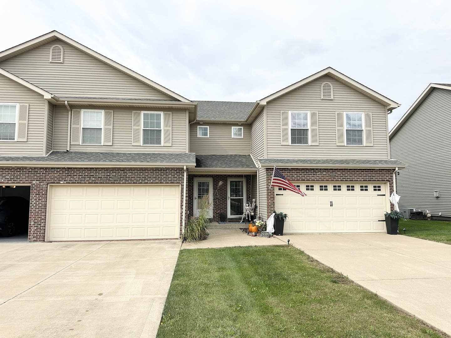 2083 Summerfield Lane Property Photo 1
