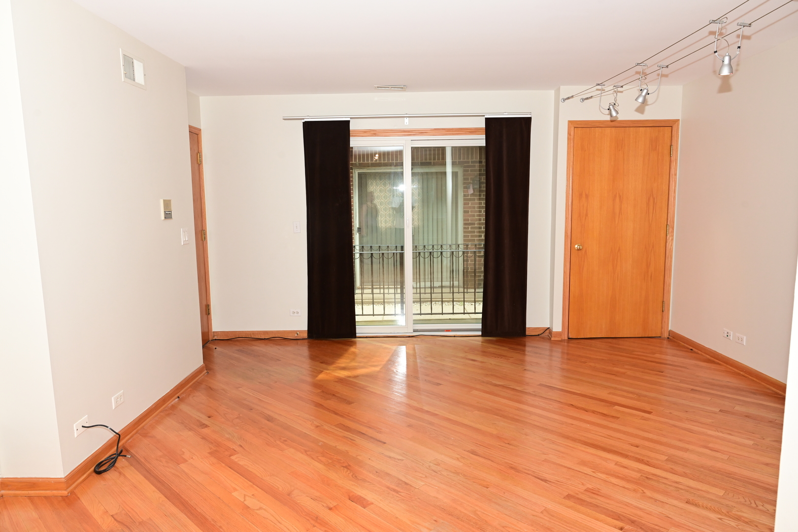 5805 W Eddy Street 1d Property Photo 3