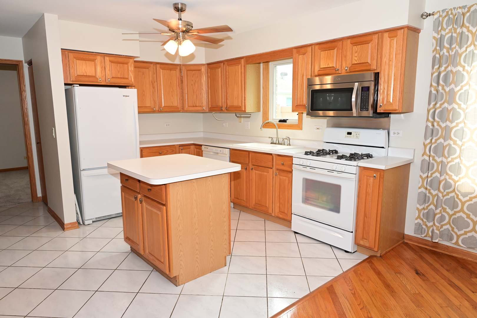 5805 W Eddy Street 1d Property Photo 5