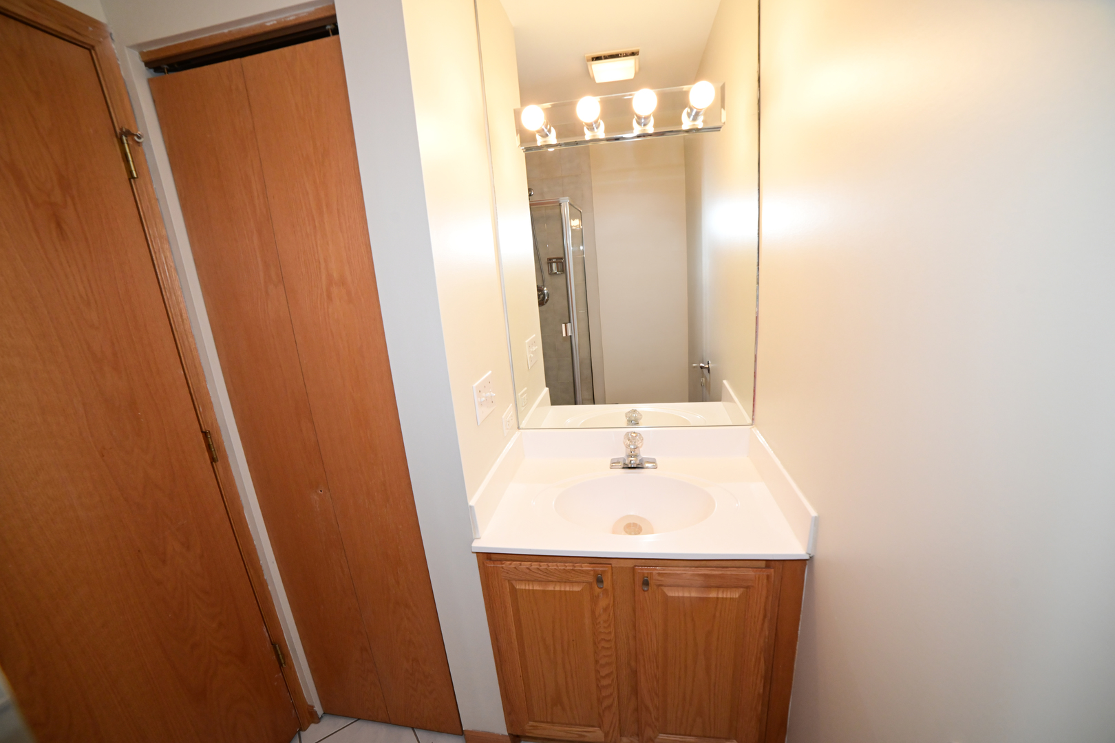 5805 W Eddy Street 1d Property Photo 12