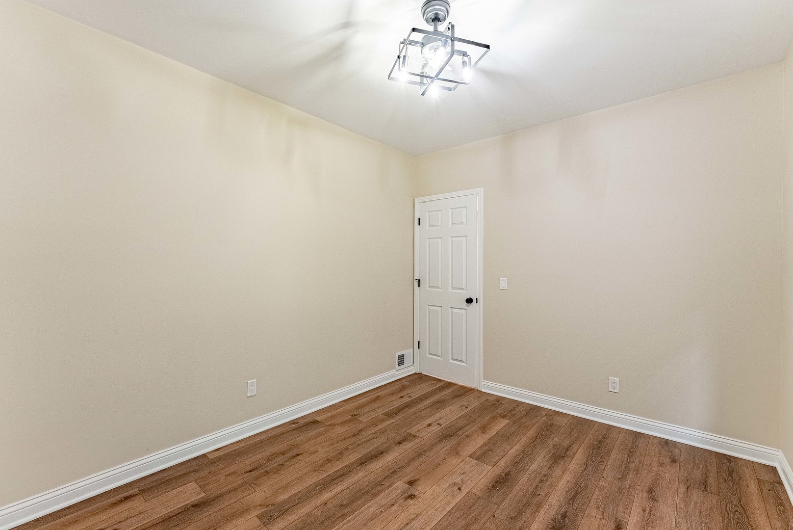 7526 S Honore Street Property Photo 9