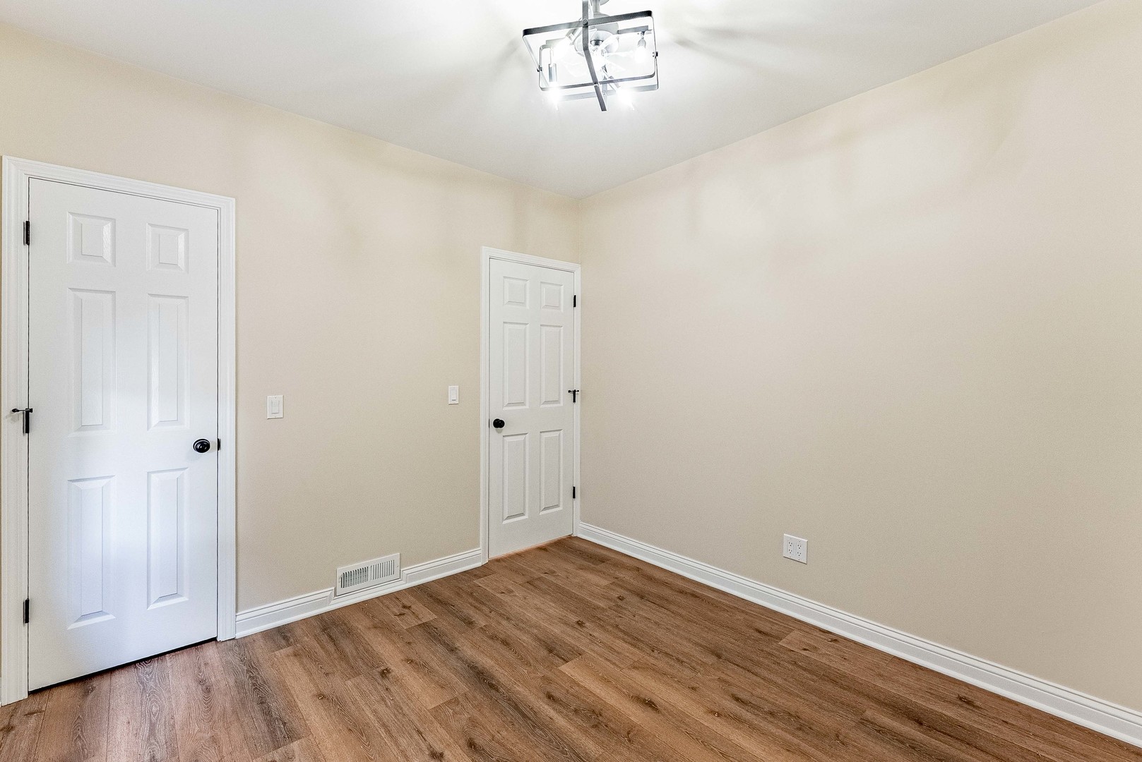 7526 S Honore Street Property Photo 11