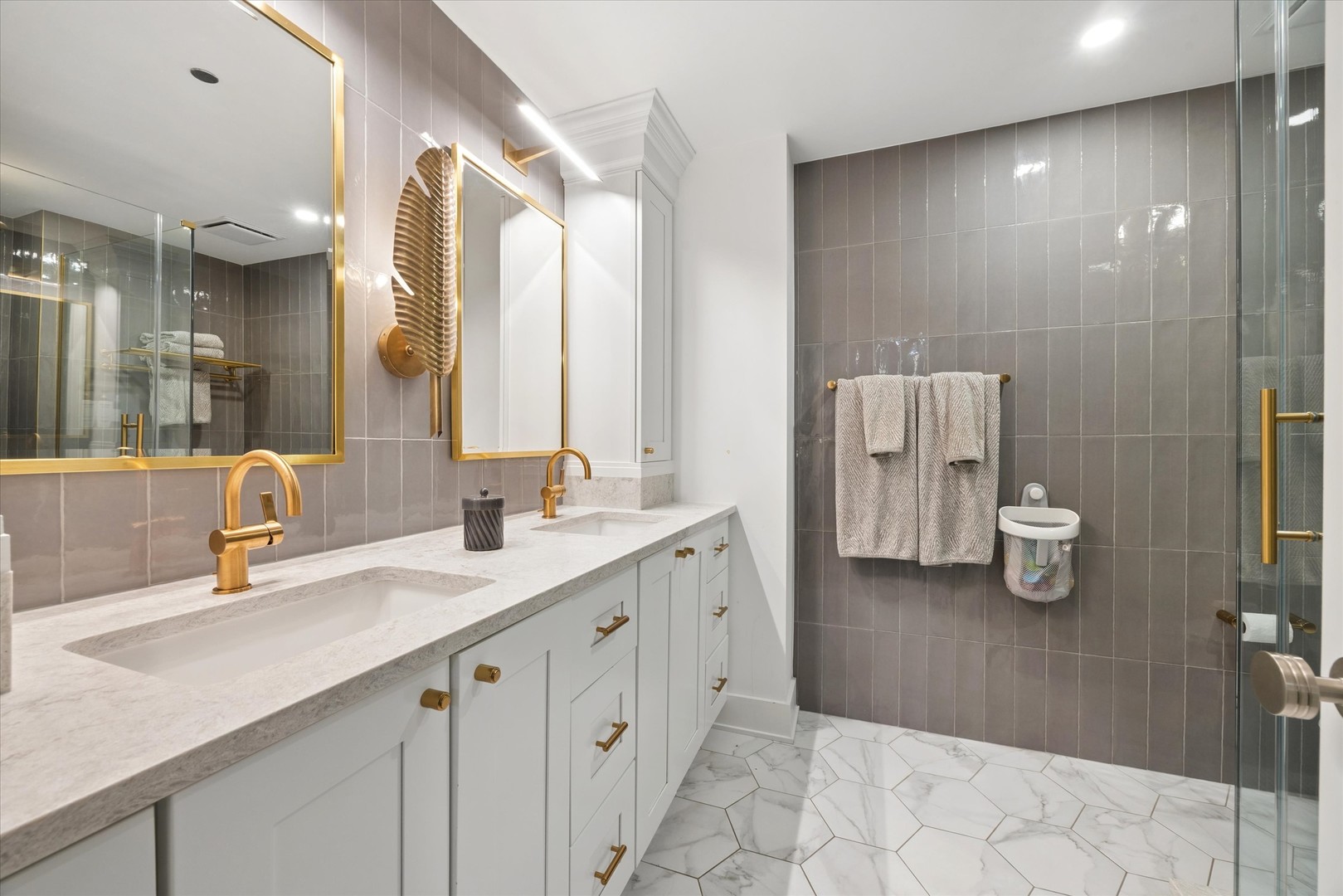 208 W Washington Street 1813 Property Photo 14