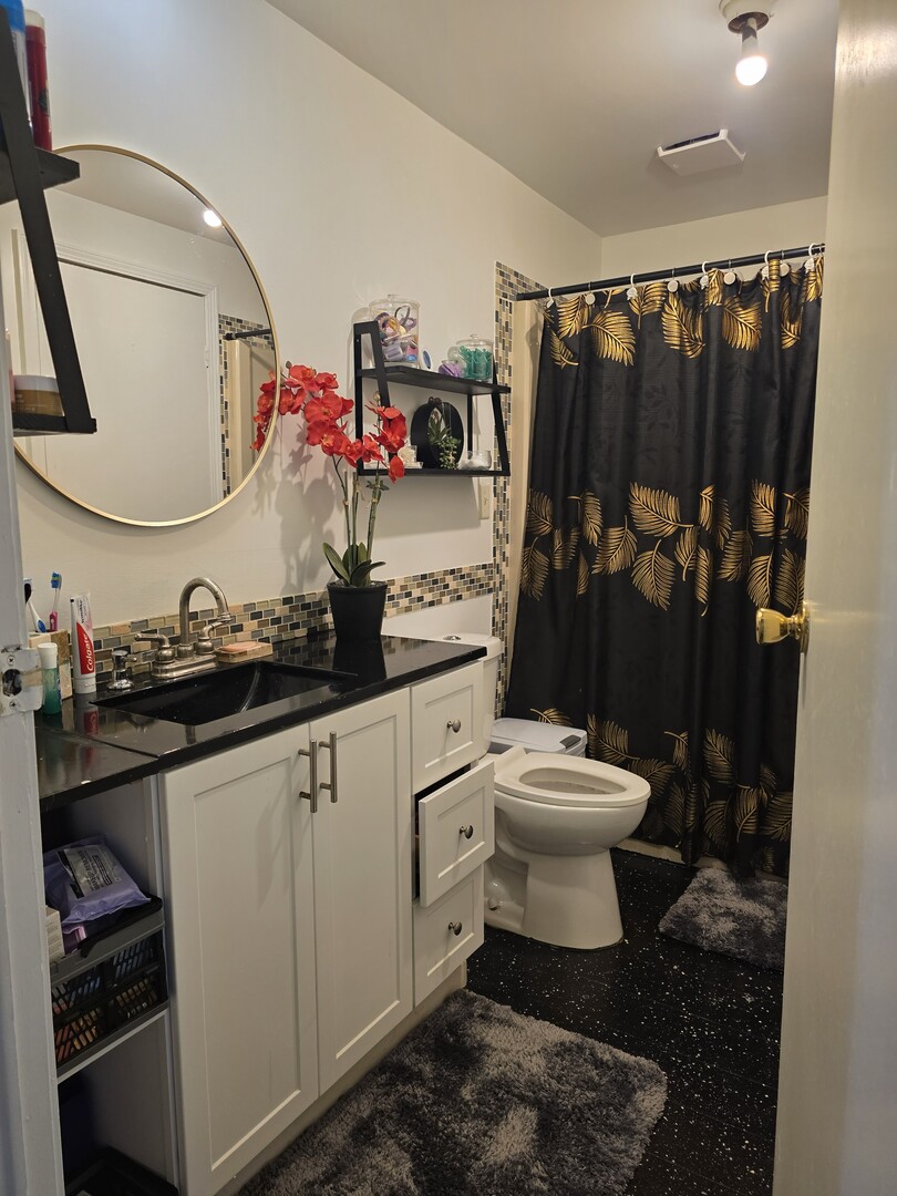 8800 S Harlem Avenue 923 Property Photo 4