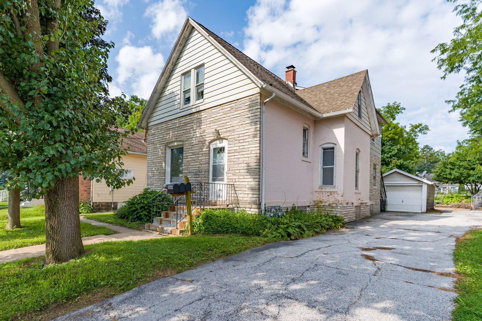 1844 23rd Street Property Photo 1
