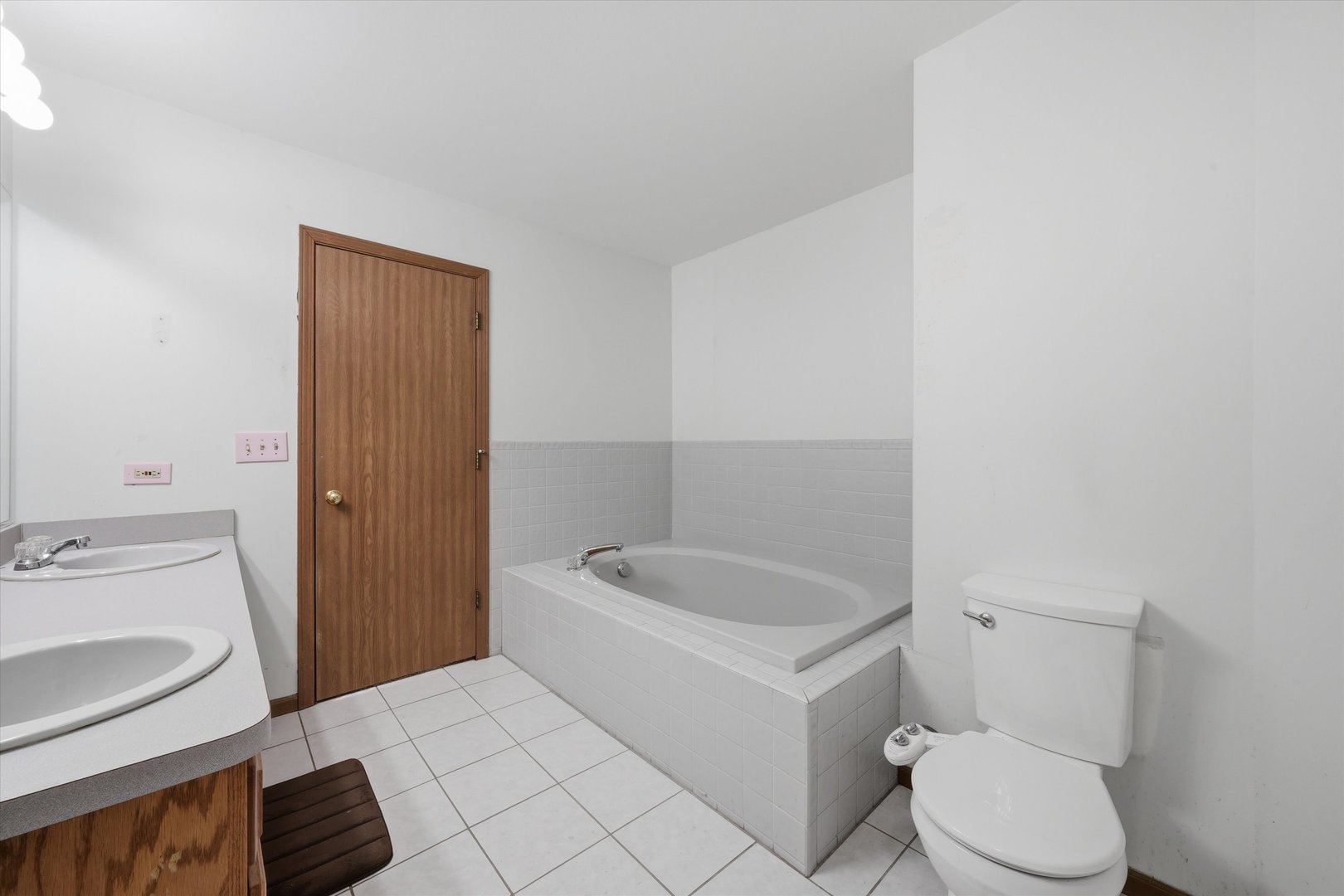 304 Grande Drive B Property Photo 13