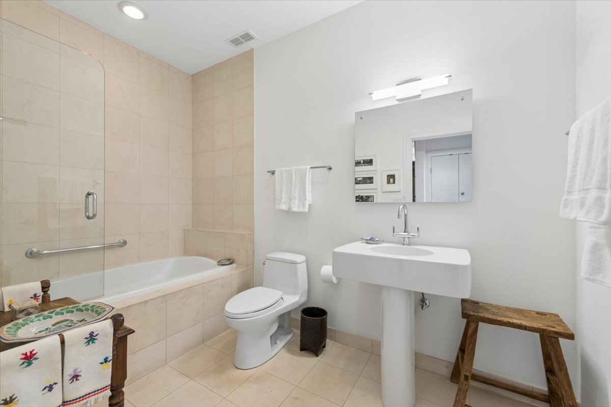 1800 Ridge Avenue 201 Property Photo 22