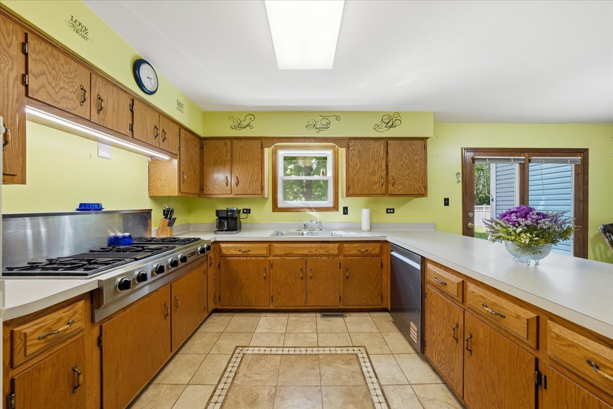 16020 S Howard Street Property Photo 5