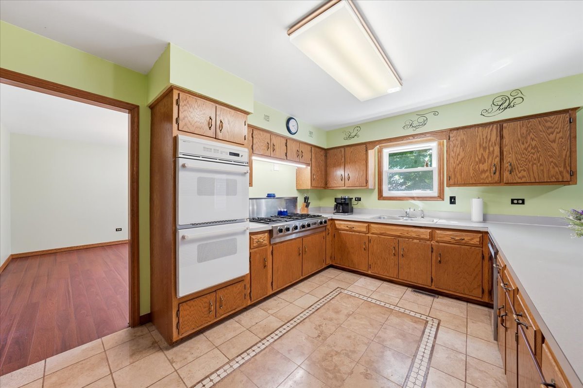 16020 S Howard Street Property Photo 6
