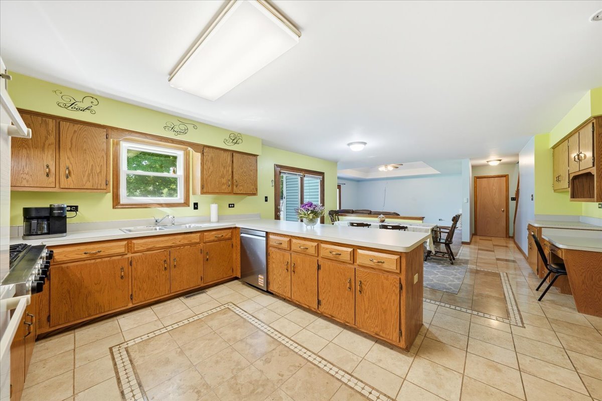 16020 S Howard Street Property Photo 7