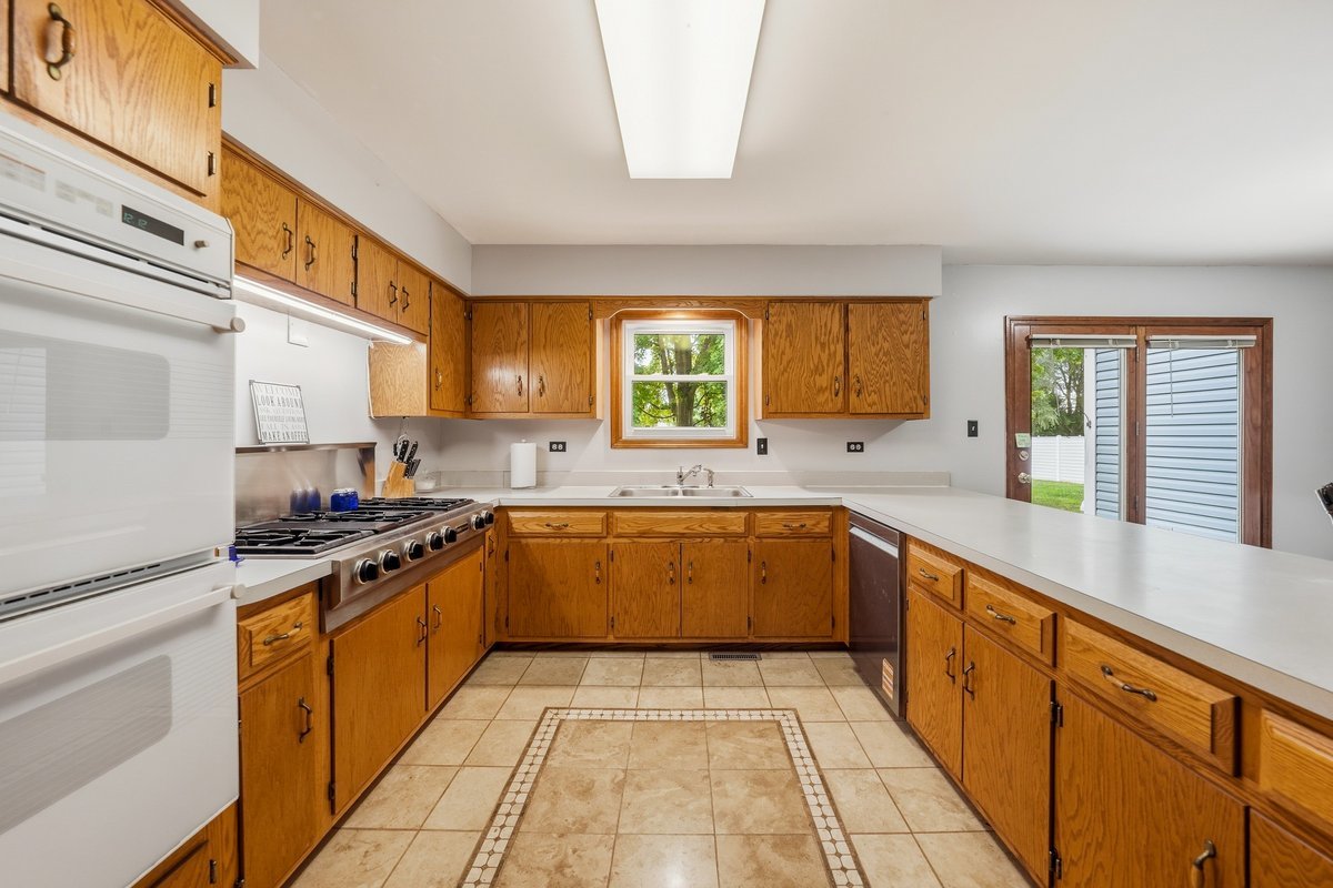 16020 S Howard Street Property Photo 7