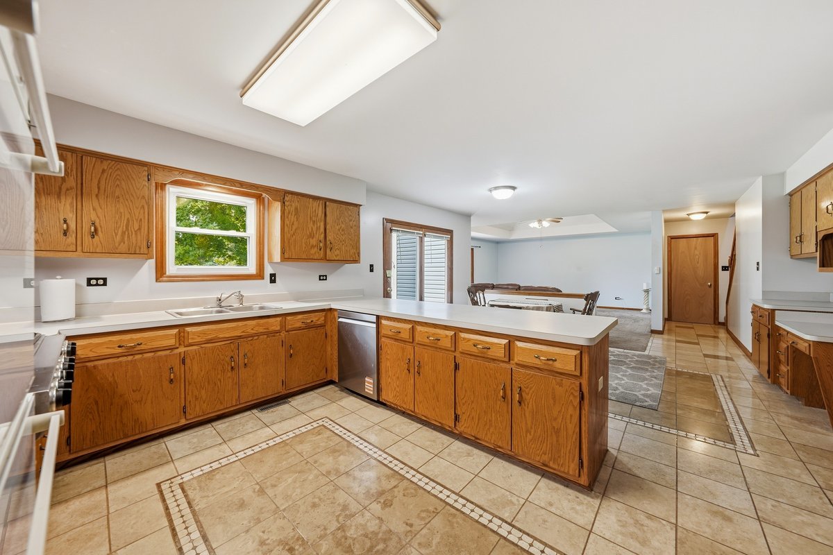 16020 S Howard Street Property Photo 8