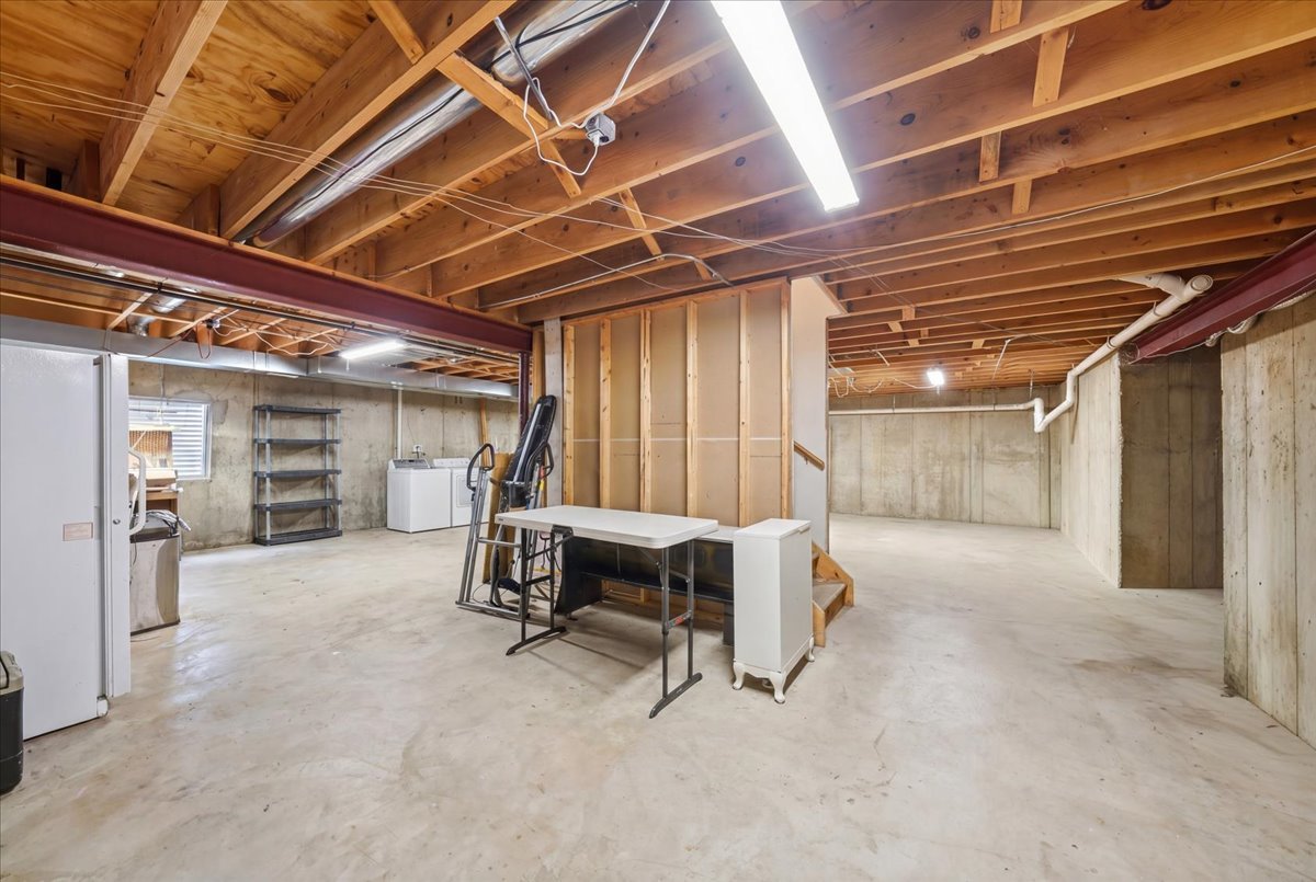 16020 S Howard Street Property Photo 29