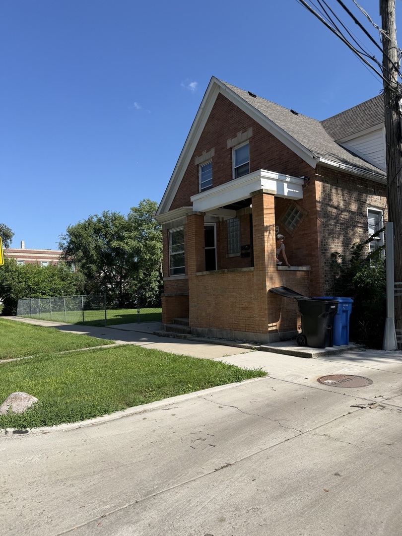 911 W 84th Street Property Photo 1
