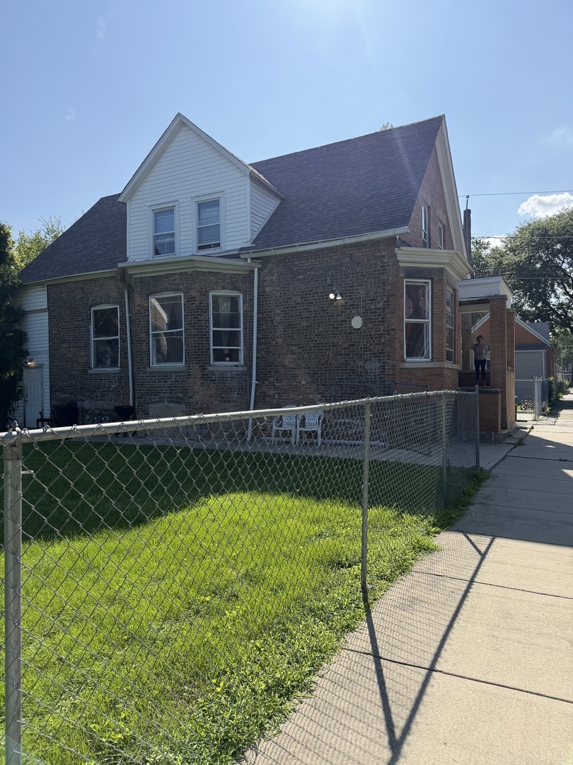 911 W 84th Street Property Photo 2