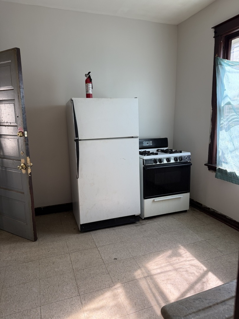 911 W 84th Street Property Photo 7