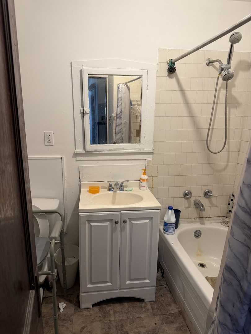 911 W 84th Street Property Photo 9
