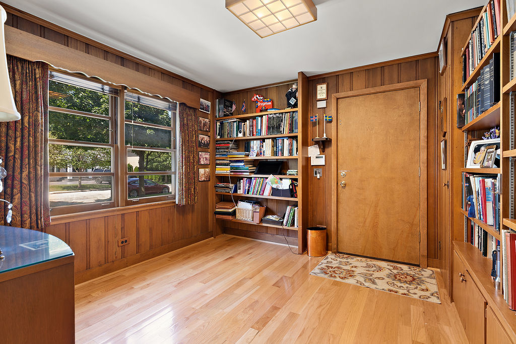 6733 N Navajo Avenue Property Photo 10