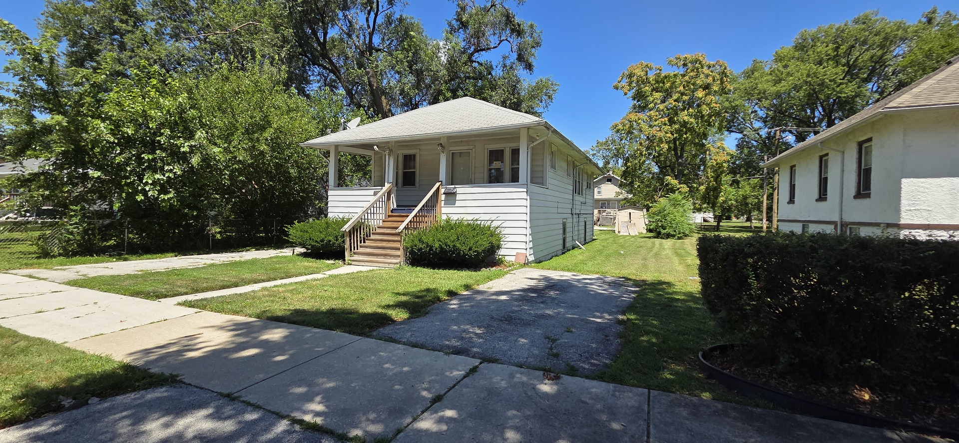 1728 169th Street Property Photo 2