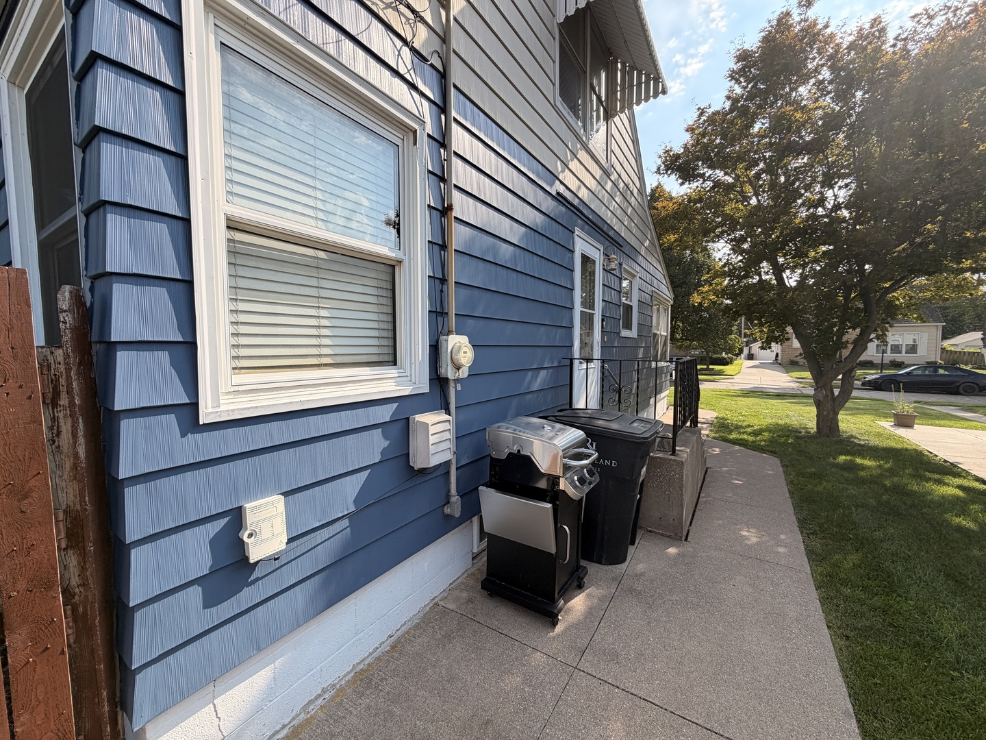 2010 46th Street Property Photo 3