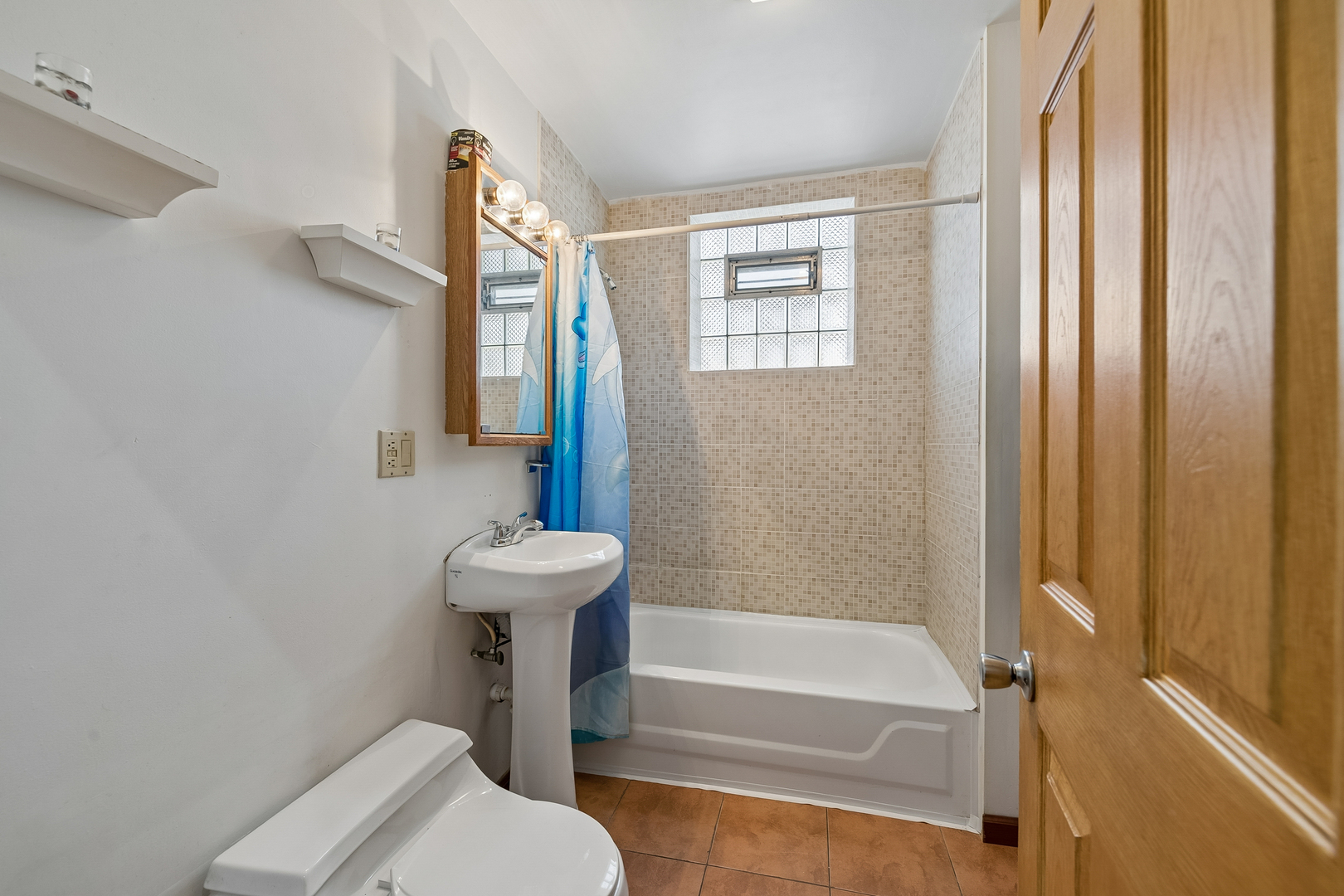 2342 N Lowell Avenue Property Photo 5