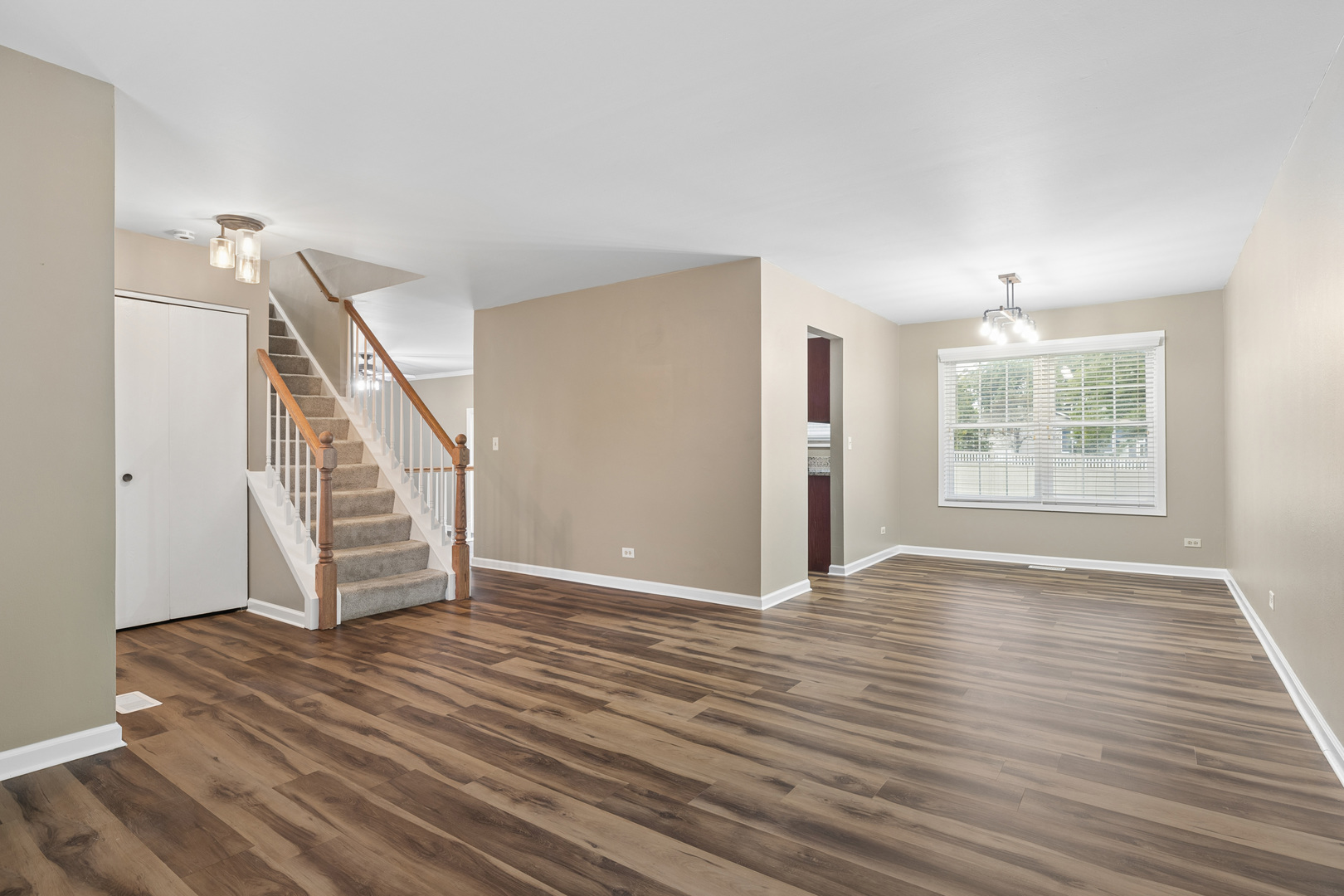 388 Woodhollow Lane Property Photo 2