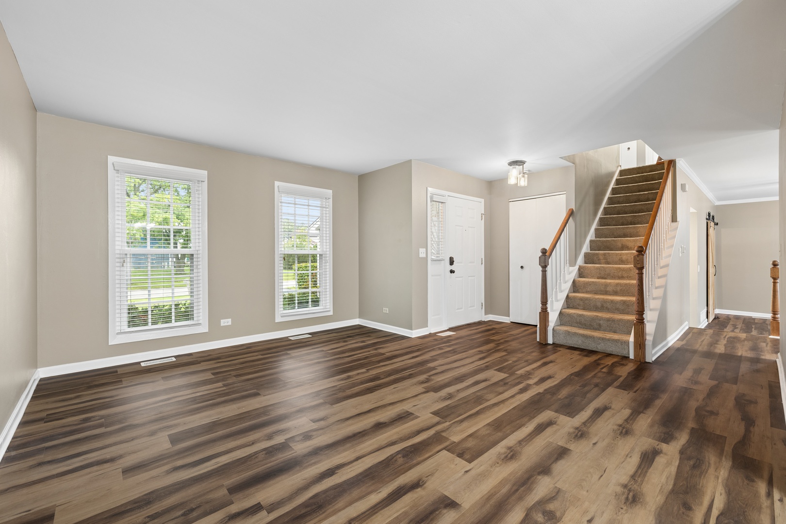 388 Woodhollow Lane Property Photo 3