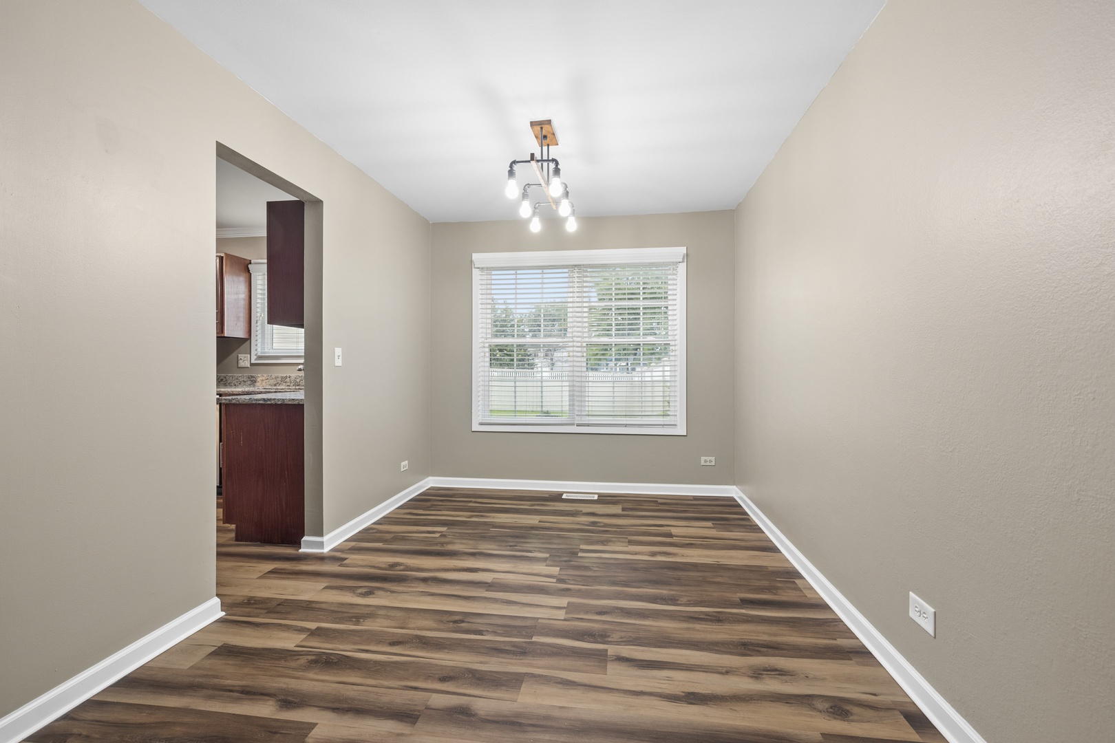 388 Woodhollow Lane Property Photo 4